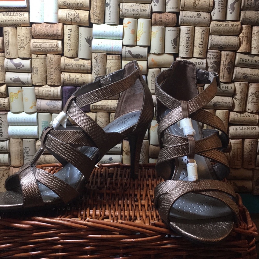 ☀️Bronze Dexflex Comfort Strappy Heeled Sandals 7W
